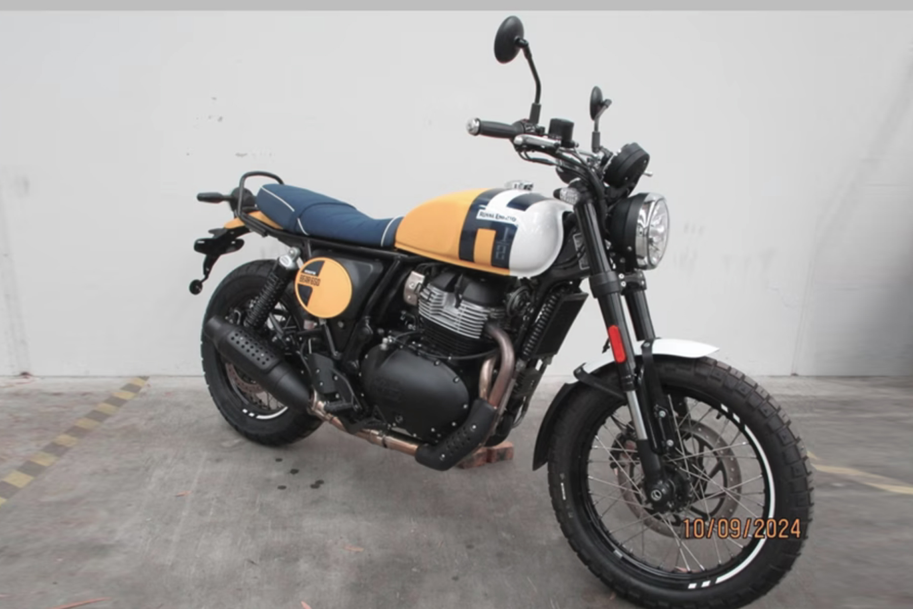Royal_Enfield_Interceptor_Bear_650_01.jpg